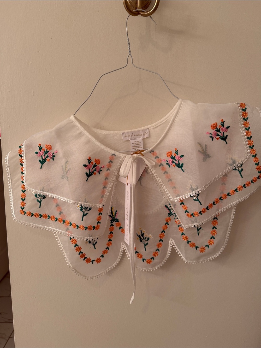 Brand New House of Harlow 1960 Floral Embroidered Collar in White